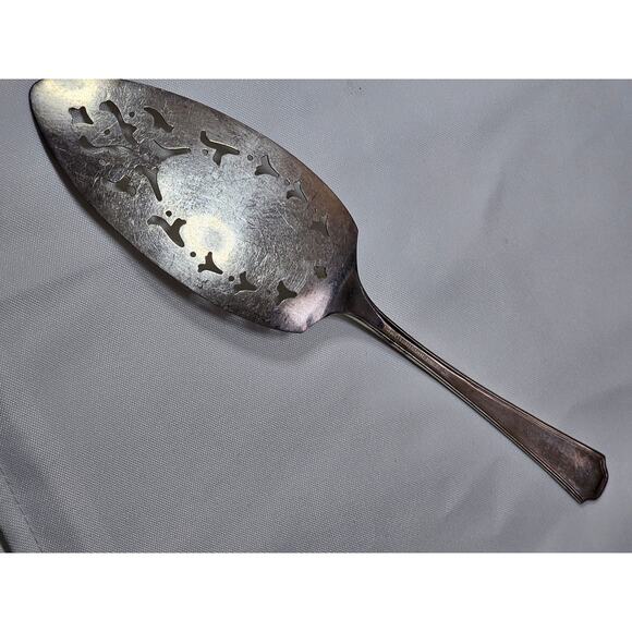 Vintage Simeon L. & George H. Rogers A1 Silverplate Pie Server Ornate Handle - Picture 6 of 13